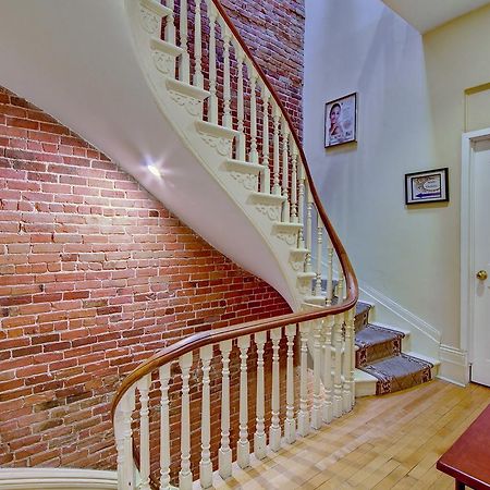Auberge St Denis Монреал Екстериор снимка